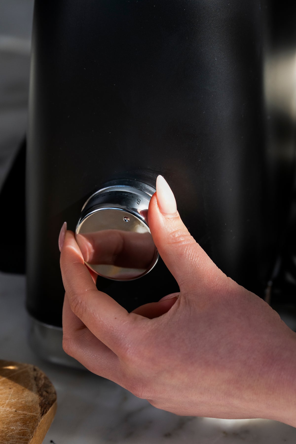 Close-Up of VGrill vertical grill's timer